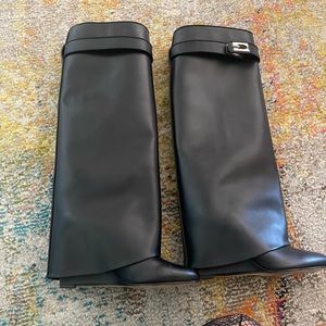 Shark Lock Boots 2020. Worn once comes with originally box and dust bags